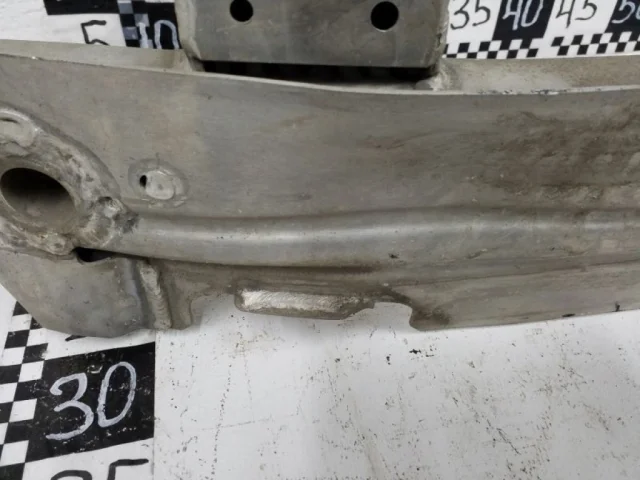 Усилитель бампера передний верхний для Audi Q7 4M 2015+ на фотографиях