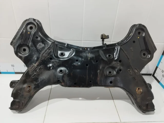 Подрамник двигателя для Hyundai Solaris 1 рестайлинг 2014-2017 Хэтчбек на фотографиях