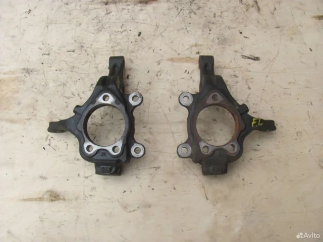 Кулак поворотный левый для Nissan Tiida C11 Хэтчбек 2007-2014 на фотографиях