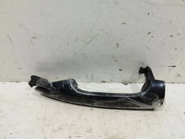 Ручка двери передняя левая внешняя для Hyundai Solaris 1 RB (2011-2013) на фотографиях