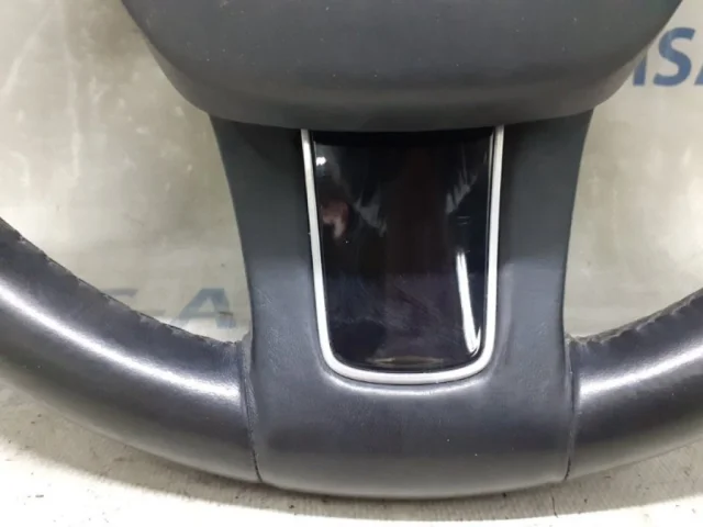 Подушка безопасности водителя для Volkswagen Touareg II (7P5) 2010-2014 на фотографиях