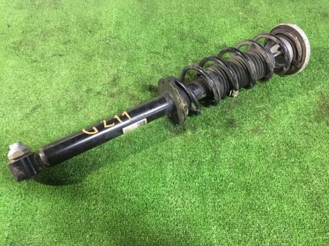 Амортизаторы задние (комплект) для BMW 5er G30 2016-2023 на фотографиях