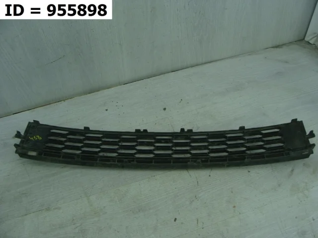 Решетка переднего бампера для Skoda Rapid I rest NH3 2017-2020 на фотографиях