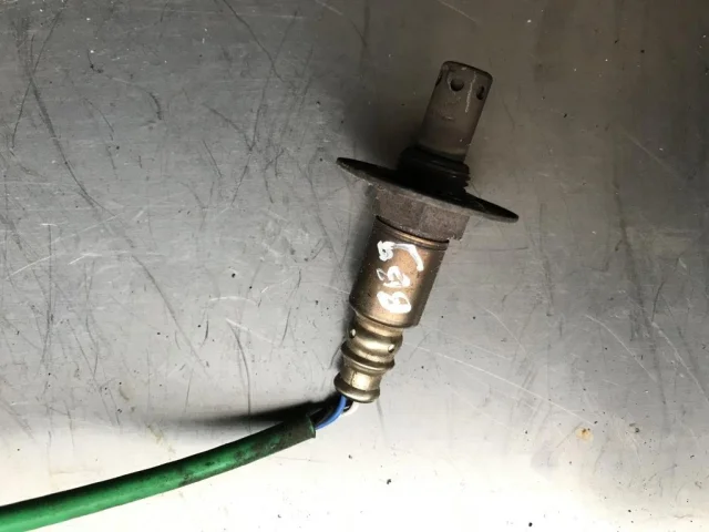 Лямбда-зонд (верхний) для Suzuki Grand Vitara 2005-2014 на фотографиях