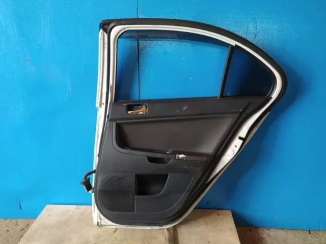 Дверь задняя правая для Mitsubishi Lancer 9 Седан CS 2003-2010 на фотографиях