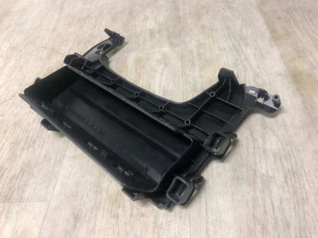 Подушка безопасности в колени для Mitsubishi Outlander III 2 rest GF0W 2015-2018 на фотографиях