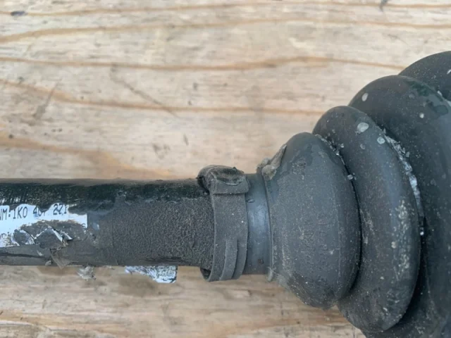 Привод передний левый для Volkswagen Passat (B6, Typ 3C) 2005-2010 на фотографиях