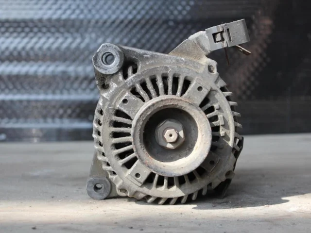 Генератор для Toyota RAV4 XA20 2000-2005 на фотографиях