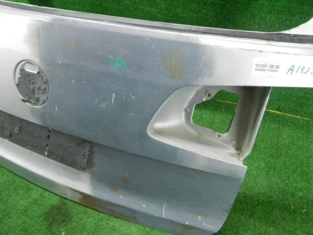 Крышка багажника для Volkswagen Touran 1T 2003-2015 на фотографиях