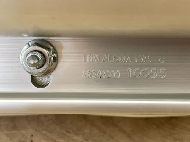 Подушка безопасности пассажира для Volkswagen Touareg I (7L) 2002-2010 на фотографиях