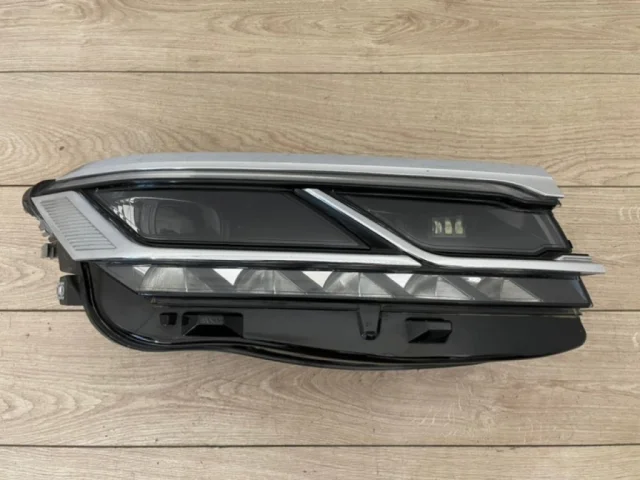 Фара ксенон левая для Volkswagen Touareg III (CR) 2018+ на фотографиях