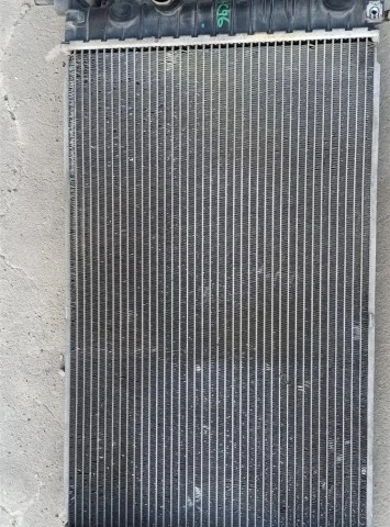 Радиатор охлаждения ДВС для Opel Astra H Седан 2004-2014 на фотографиях