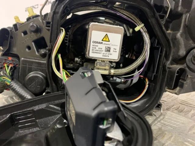 Фара правая для Volvo C30 MK 2006-2013 на фотографиях