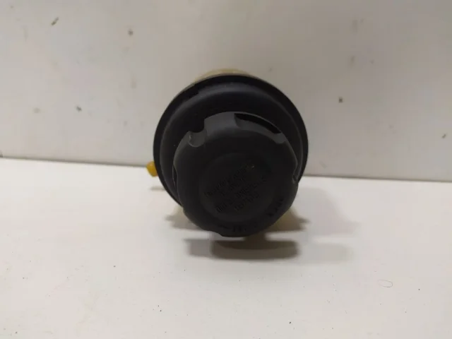 Бачок ГУР для Hyundai Solaris 1 рестайлинг 2014-2017 на фотографиях