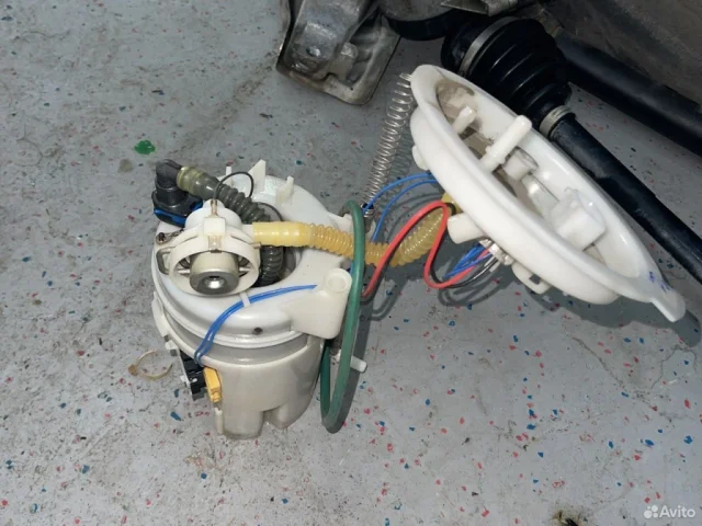 Топливный насос для BMW X3 F25 2010-2017 на фотографиях