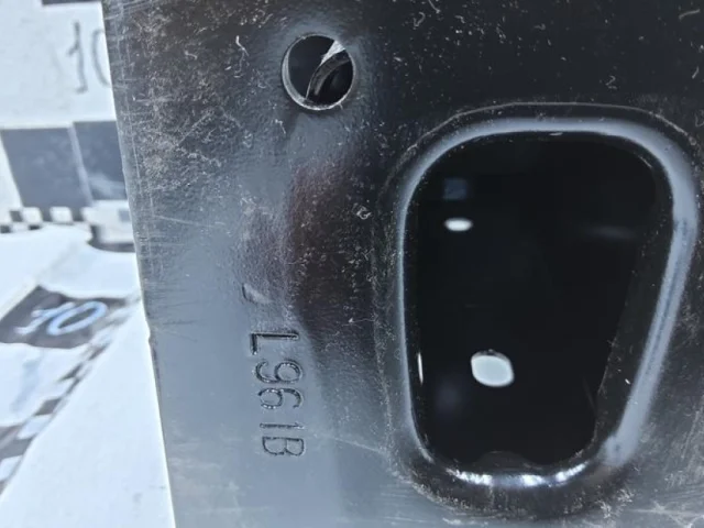 Усилитель переднего бампера для Skoda Rapid I NH3 2012-2017 на фотографиях