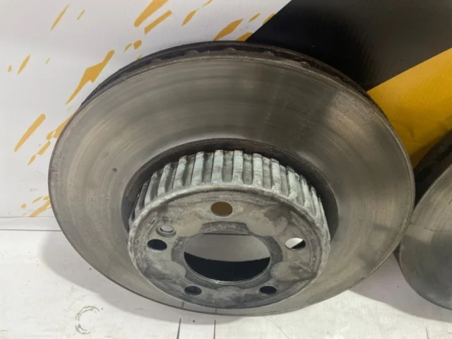 Диски тормозные передние (комплект) для Mercedes-Benz E class W213 2016-2023 на фотографиях