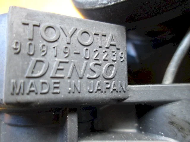 Катушка зажигания для Toyota Corolla E120/E130 Хэтчбек 2001-2007 на фотографиях