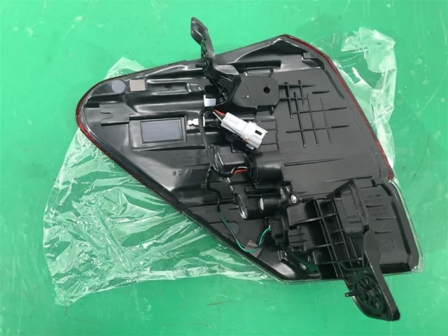 Фонарь правый для Subaru Forester SK 2019+ на фотографиях