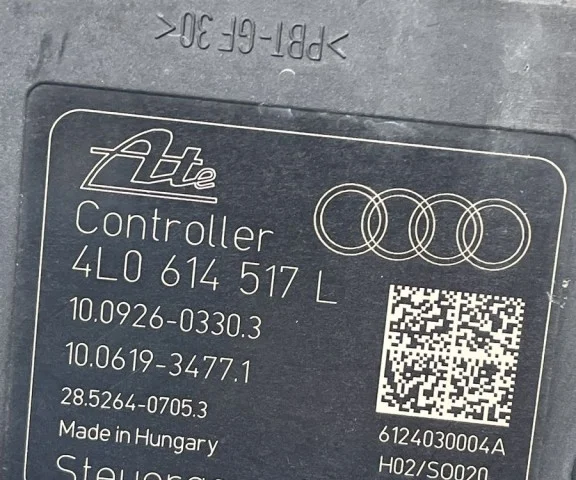 Блок ABS для Audi Q7 4L 2005-2015 на фотографиях