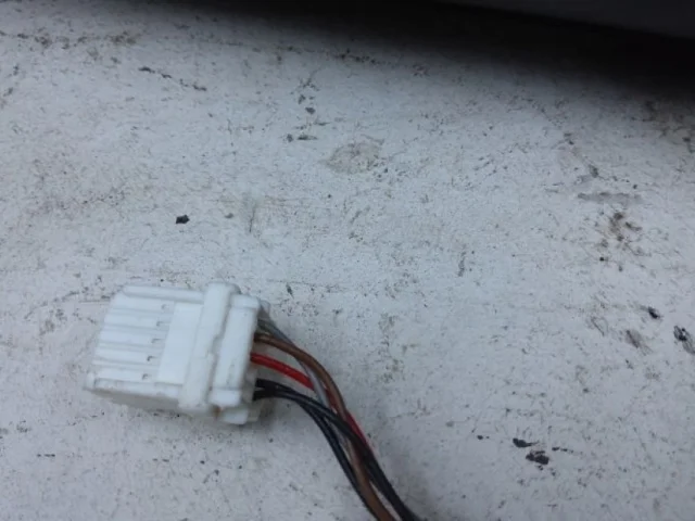 Стекла и зеркала для Nissan Note E12 2012-2020 на фотографиях