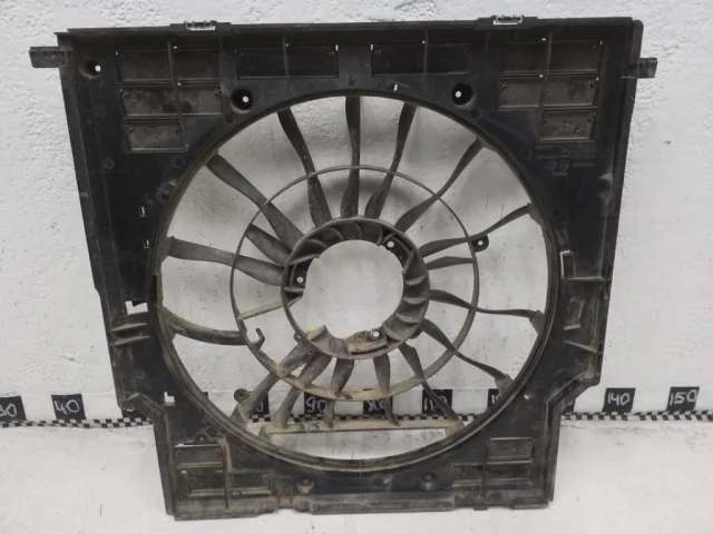 Вентилятор радиатора охлаждения ДВС для BMW X5 G05 2018+ на фотографиях