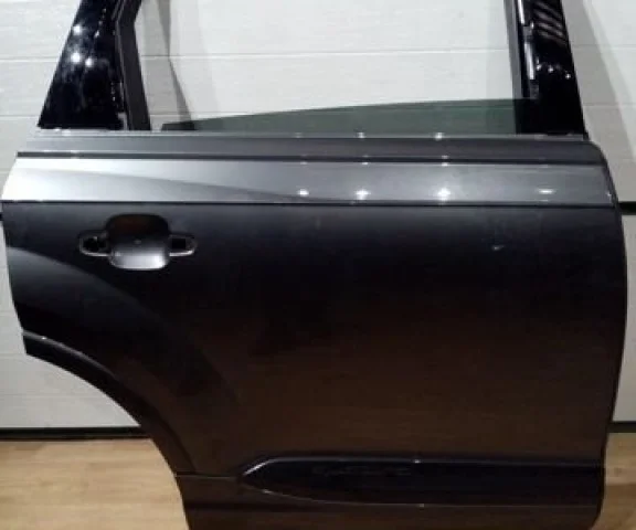 Дверь задняя правая для Audi Q7 4M 2015+ на фотографиях
