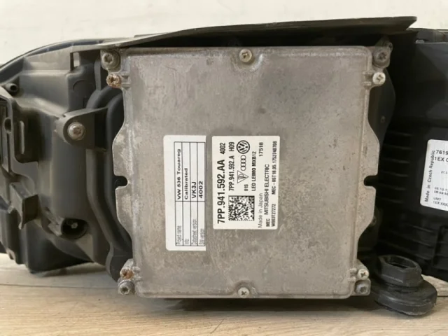 Фара ксенон левая для Volkswagen Touareg III (CR) 2018+ на фотографиях