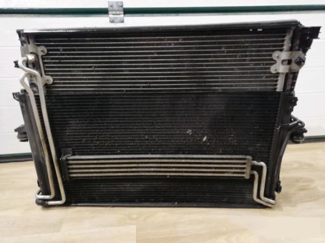 Кассета радиаторов для Audi Q7 4L 2005-2015 на фотографиях