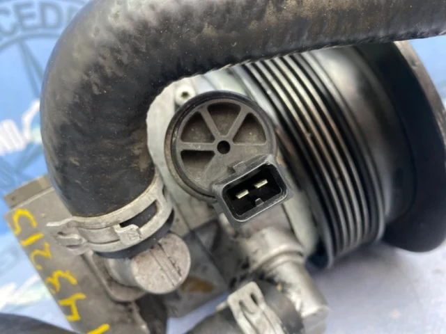 Насос ГУР для Mercedes-Benz CL class C215 1999-2006 на фотографиях