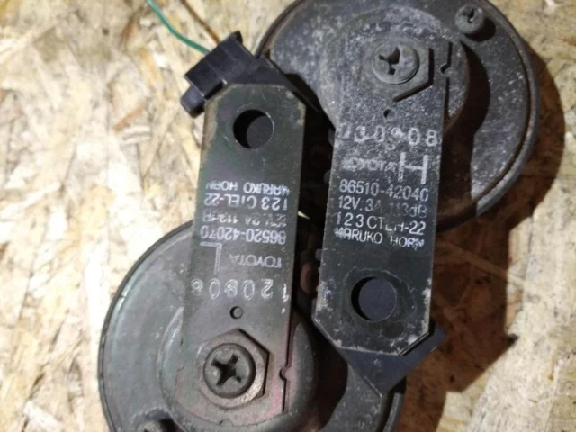 Звуковой сигнал для Toyota Corolla E140/E150 Седан 2006-2013 на фотографиях