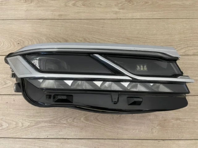 Фара ксенон левая для Volkswagen Touareg III (CR) 2018+ на фотографиях