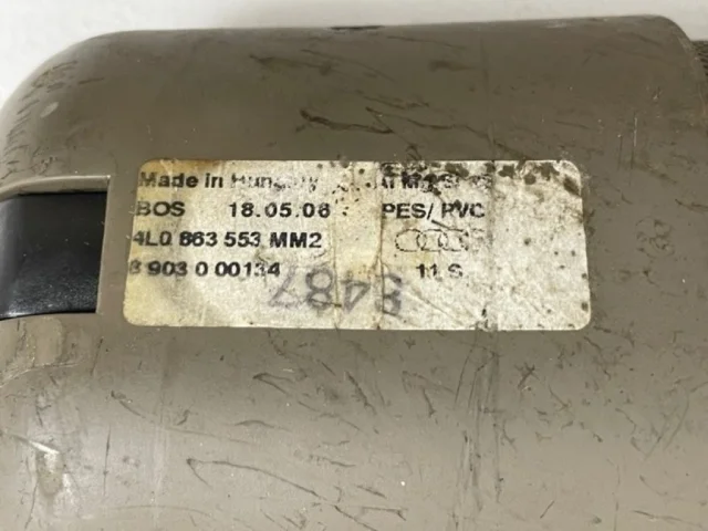 Шторка багажника для Audi Q7 4L 2005-2015 на фотографиях