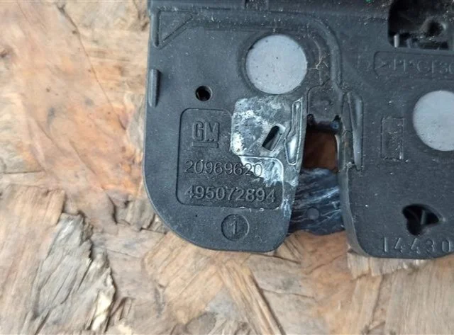 Замок багажника для Opel Insignia Седан A 2008-2017 на фотографиях