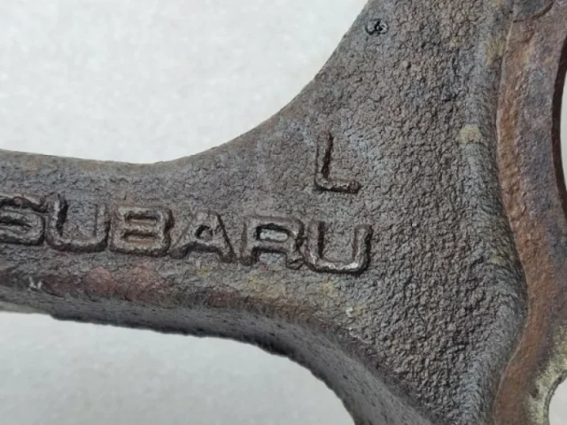 Кулак поворотный левый для Subaru Legacy Универсал BR/B14 2009-2015 на фотографиях