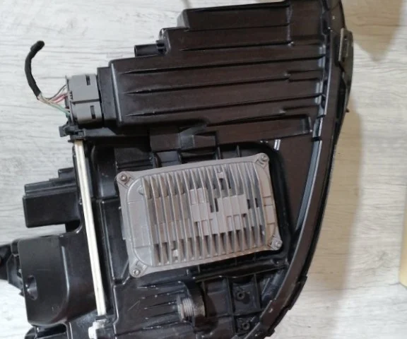 Фара правая для Mercedes-Benz E class C207 2009-2017 на фотографиях