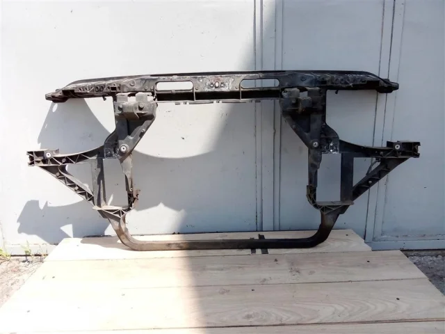 Панель радиатора (телевизор) для BMW X3 Е83 2003-2010 на фотографиях