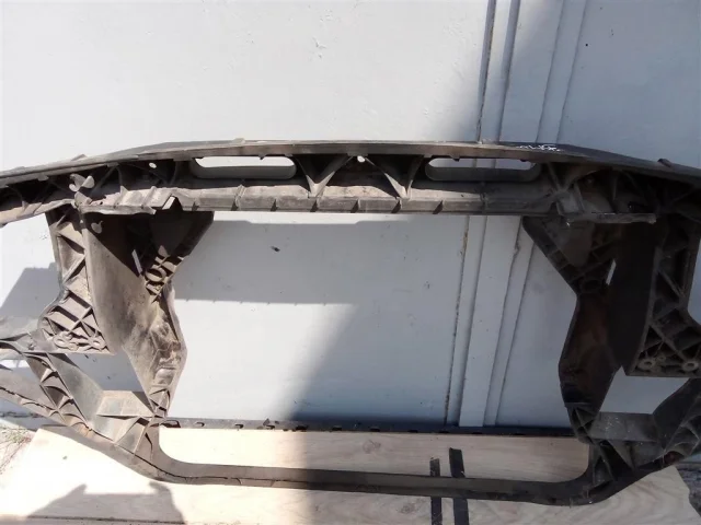 Панель радиатора (телевизор) для BMW X3 Е83 2003-2010 на фотографиях