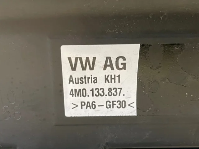 Корпус воздушного фильтра для Audi Q7 4M 2015+ на фотографиях