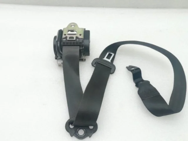 Ремень безопасности передний правый для Skoda Rapid I NH3 2012-2017 на фотографиях