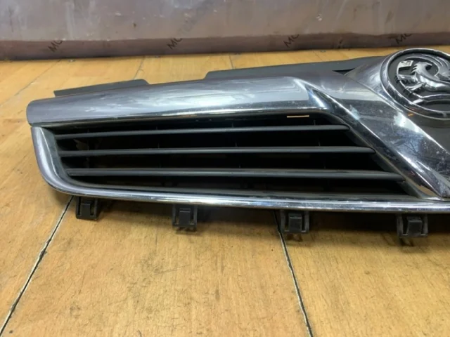 Решетка радиатора для Opel Zafira B 2005-2015 на фотографиях