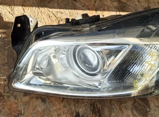 Фары для Opel Insignia Хэтчбек A 2008-2017 на фотографиях