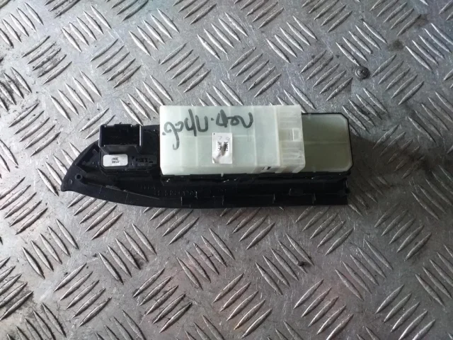 Блок управления стеклоподъемниками для Suzuki Grand Vitara 2005-2014 на фотографиях