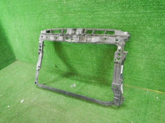 Панель радиатора (телевизор) для Volkswagen Golf VII (5G) 2012-2017 на фотографиях