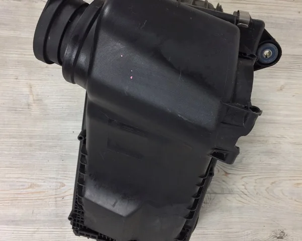 Корпус воздушного фильтра для Audi Q7 4L 2005-2015 на фотографиях