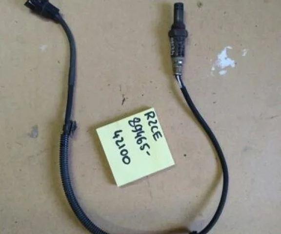 Датчик детонации для Toyota RAV4 XA20 2000-2005 на фотографиях