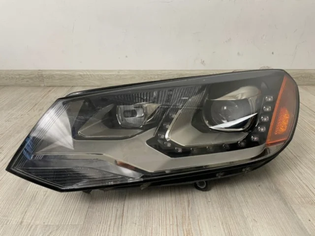 Фара ксенон левая для Volkswagen Touareg II (7P5) 2010-2014 на фотографиях