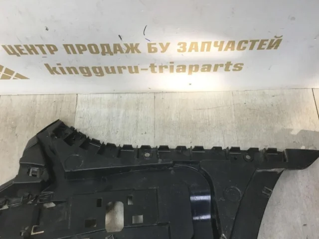 Кронштейн заднего бампера правый для BMW 7er G11/G12 2015-2021 на фотографиях