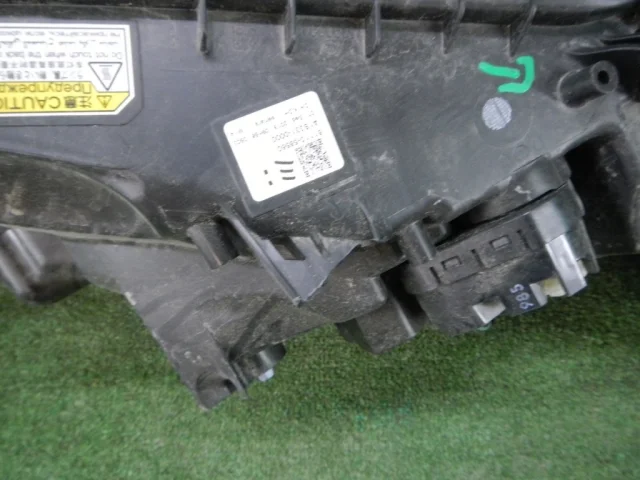 Фара ксенон левая для Toyota Alphard H30 2015+ на фотографиях