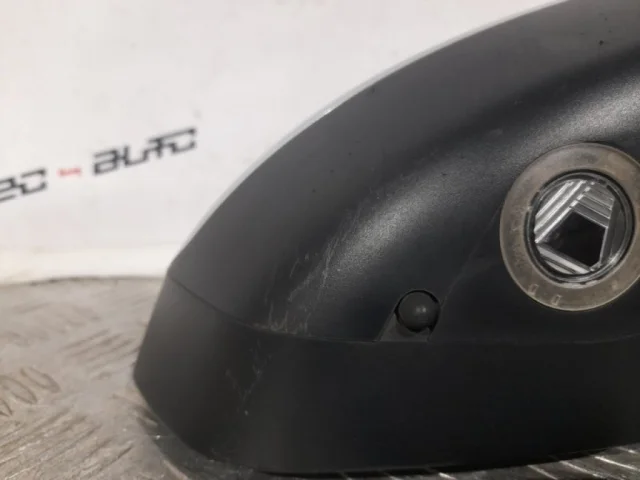 Стекла и зеркала для Peugeot 3008 T8 2009-2017 на фотографиях